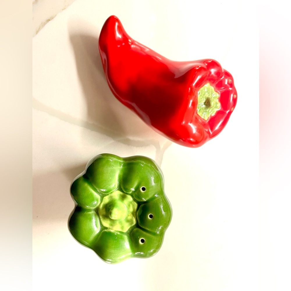 HOME DECOR Peppers Salt Pepper Ceramic Set H & HD 1988 Handmade in Mexico